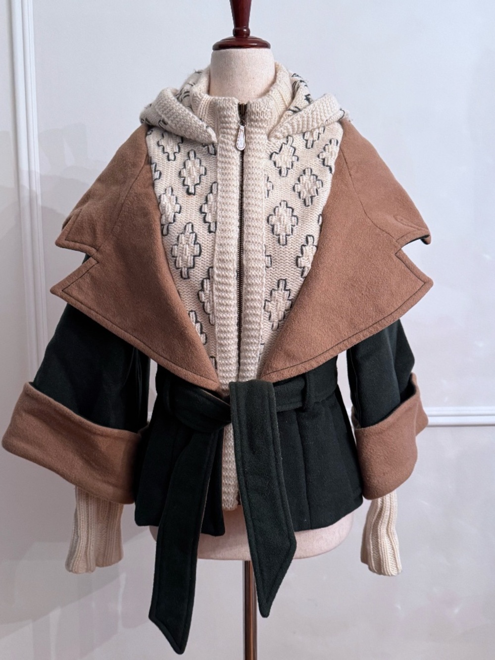 L.A.M.B. Gwen Stefani Y2K Wool Cashmere Tribal Cape Collar Belted Jkt Sz 2